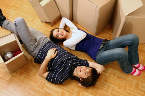 Careful packing process for fragile household items in Wimbledon